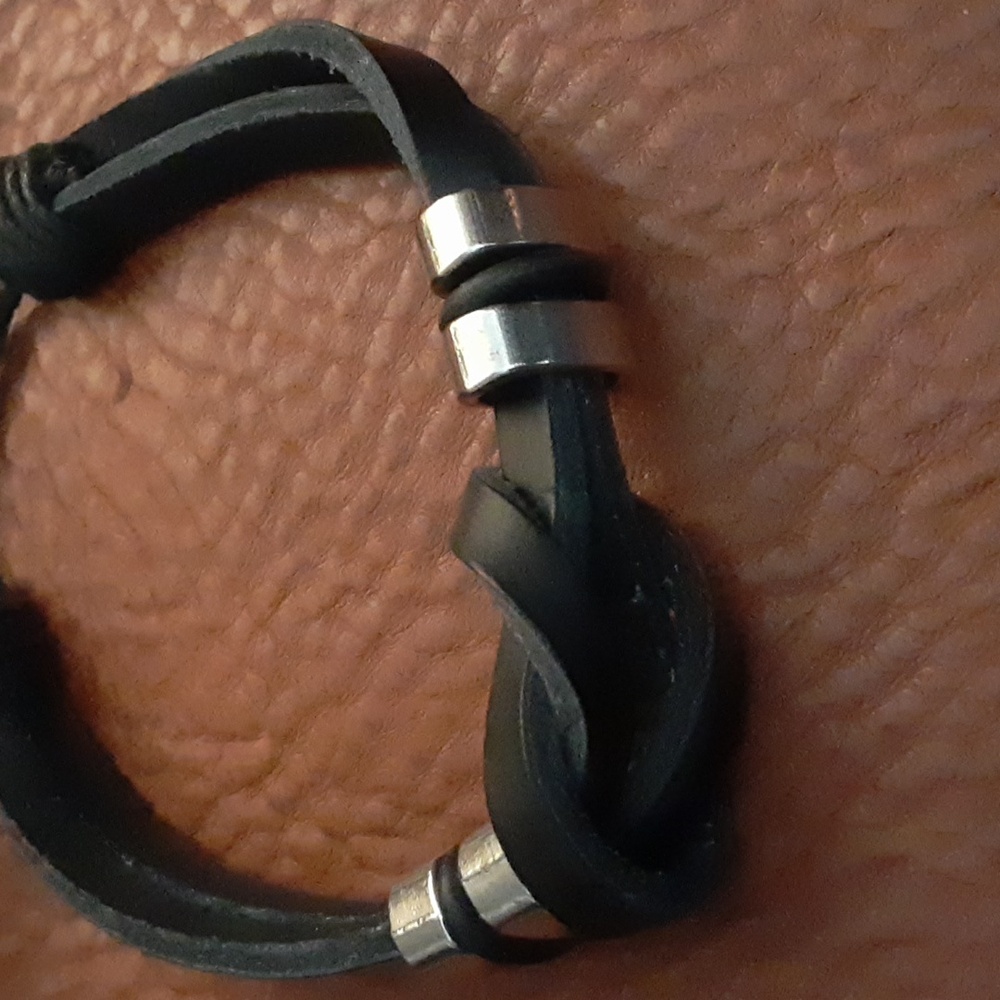 Mens bracelets. Black leather and Lava beads stretch. - Picture 4 of 5